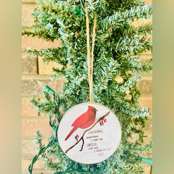 *Grandma Round Cardinal Ornament - Picture 7 of 12